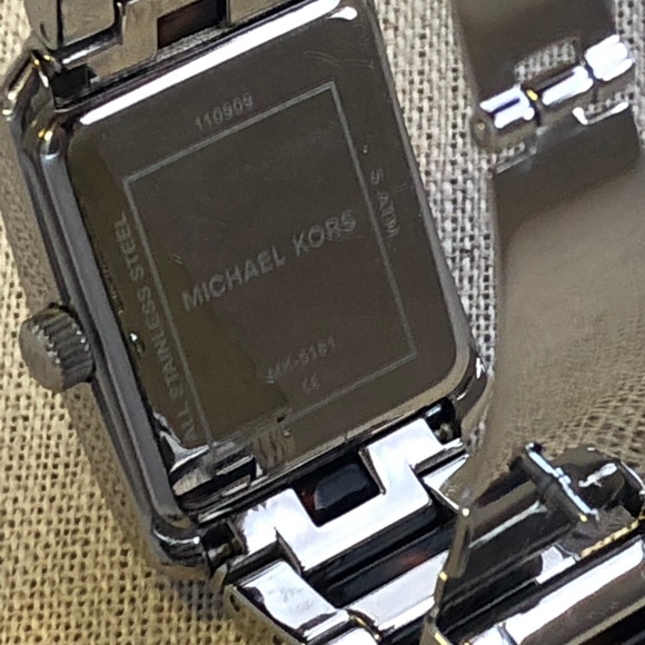 MICHAEL KORS acetate tortoiseshell rectangular watch - Picture 9 of 16